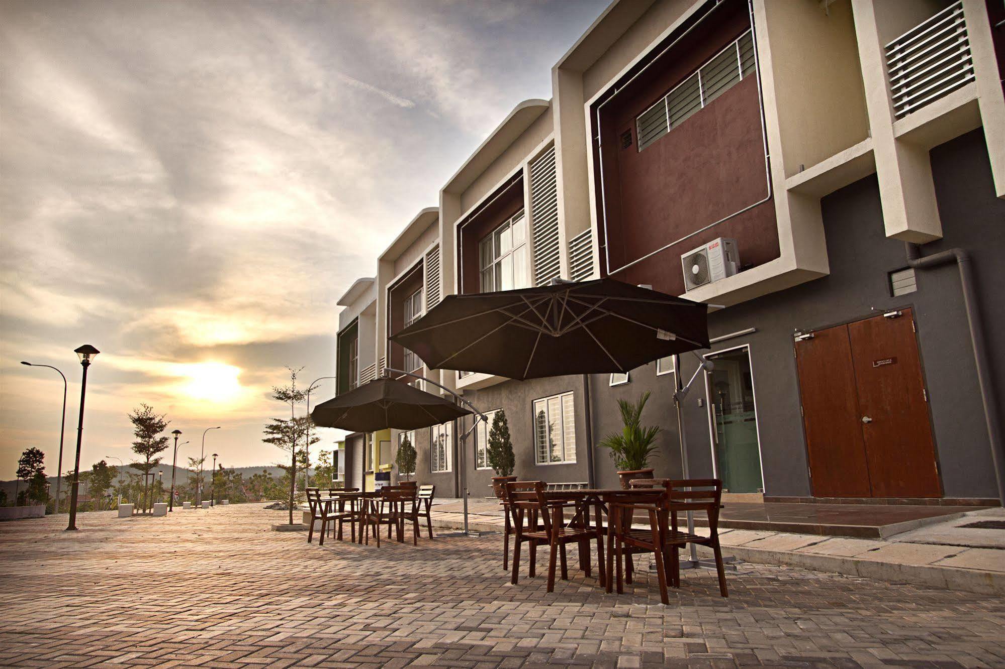 Sri Enstek Hotel Klia, Klia 2 & F1 Sepang Exterior photo